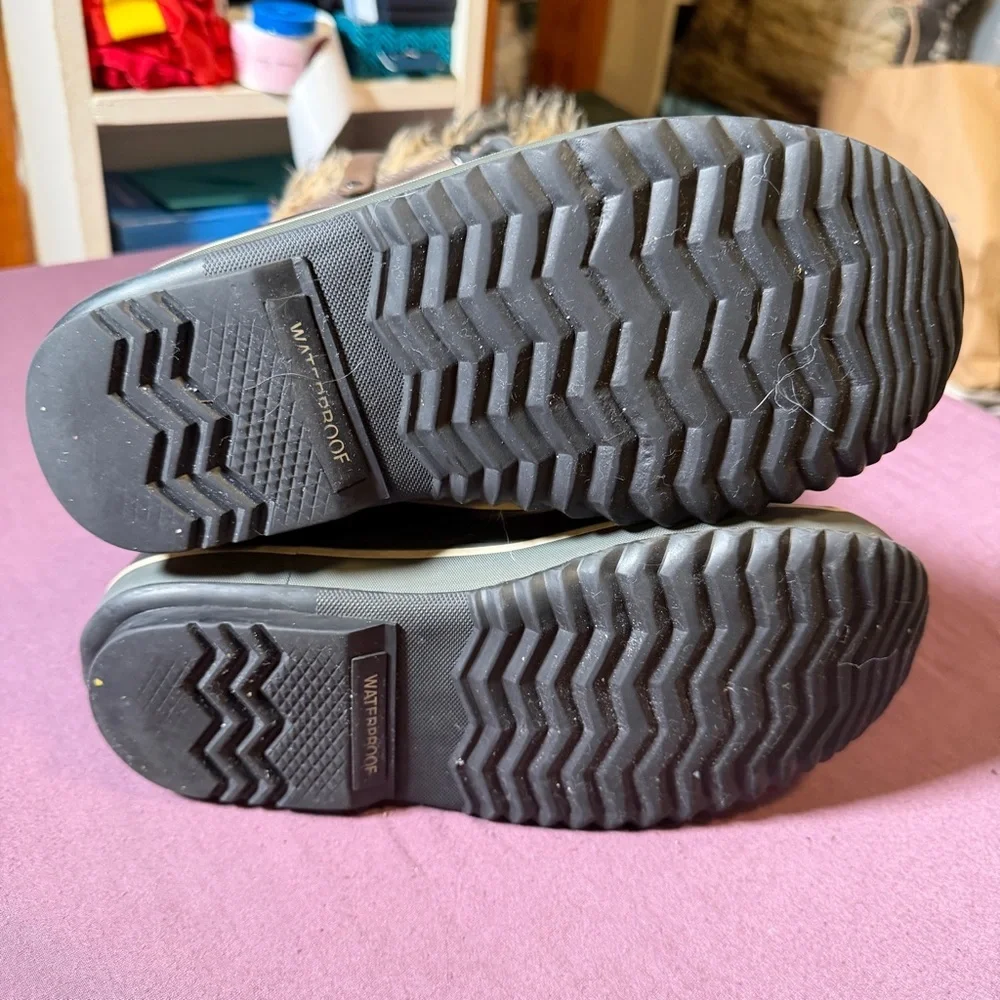 SOREL Joan of Arctic Waterproof Winter Boots in Quarry/Black - Size 7 *FLAW*